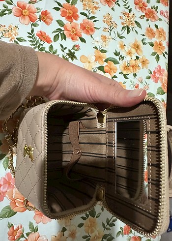 Louis Vuitton Bej Zincir Detaylı Deri Kadın Çanta