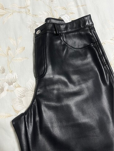 38 Beden siyah Renk Stradivarius deri pantolon