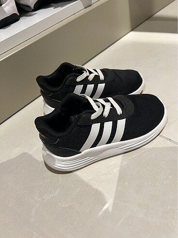 24 Beden siyah Renk Adidas Çocuk Ayakkabısı