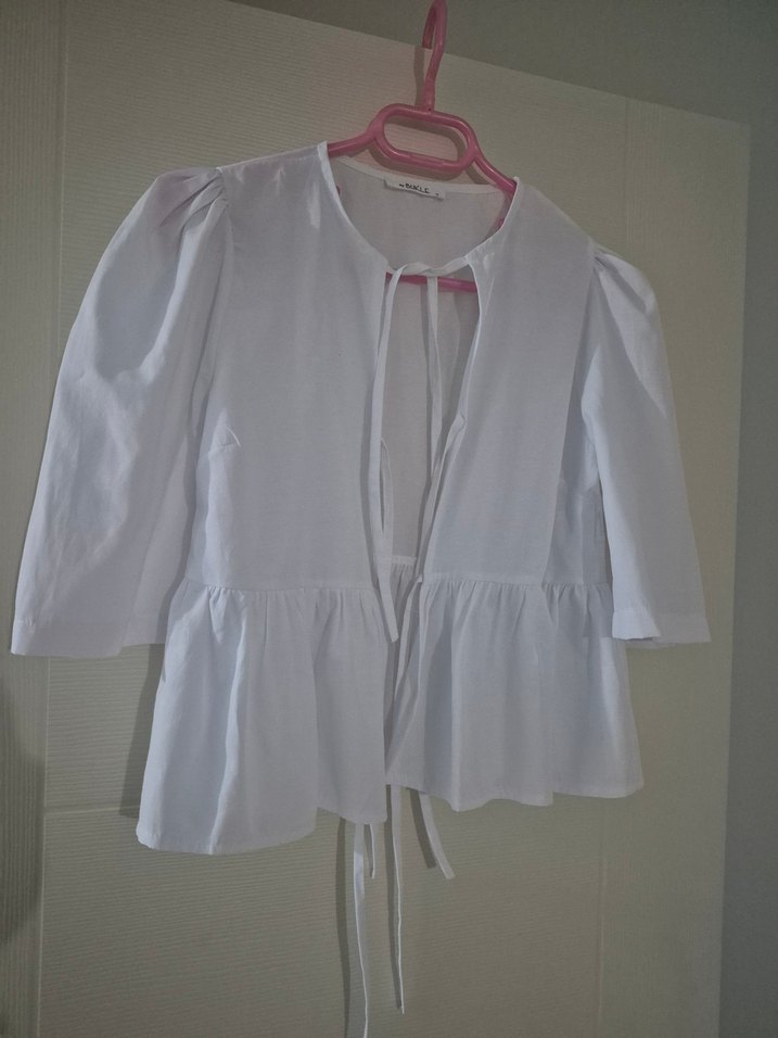 Kadın Beyaz V Yaka Düğmeli Bluz - Görsel 2