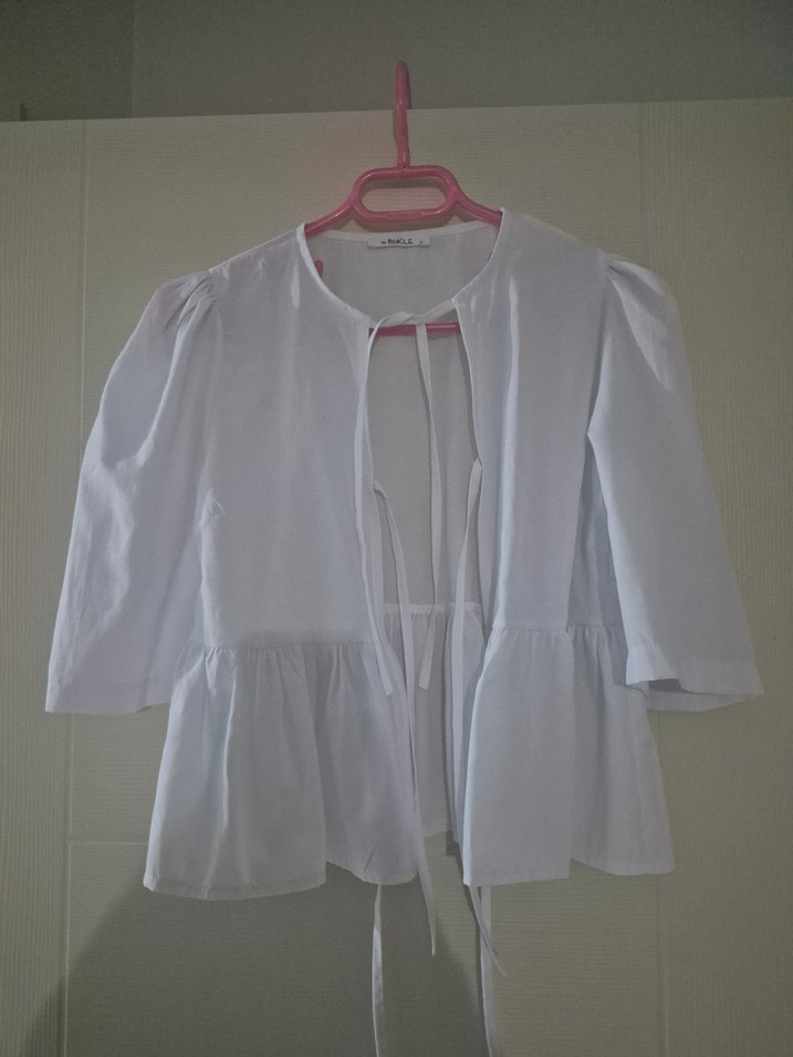 Kadın Beyaz V Yaka Düğmeli Bluz - Görsel 3