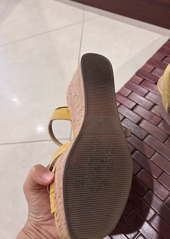 H&M Sarı Süet Dolgu Topuklu Sandalet