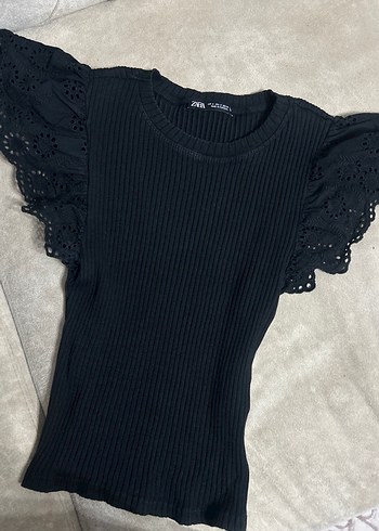 Kısa Kollu Siyah Nakışlı Triko Bluz