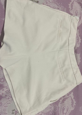 Beyaz Mini Kadın Pilili Kumaş Şort - Görsel 2