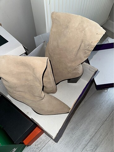 Zara ZARA BEJ SUET CIZME
