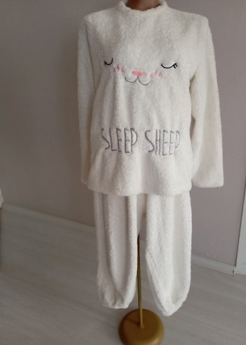 Nakışlı Beyaz Polar Pijama Takımı