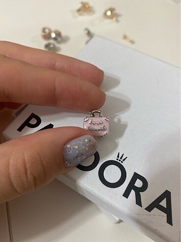 Beden Pandora Pembe Valiz Charm