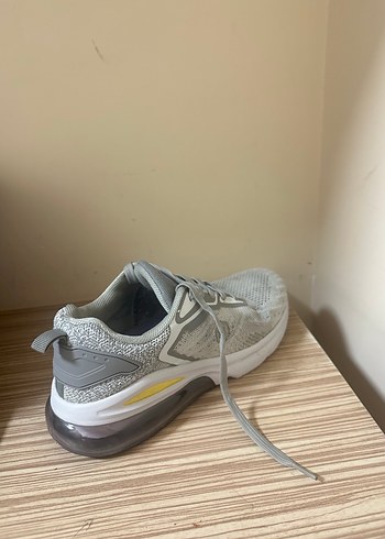 Gri Bağcıklı Spor Ayakkabı - Görsel 3