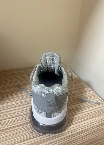 Gri Bağcıklı Spor Ayakkabı - Görsel 2