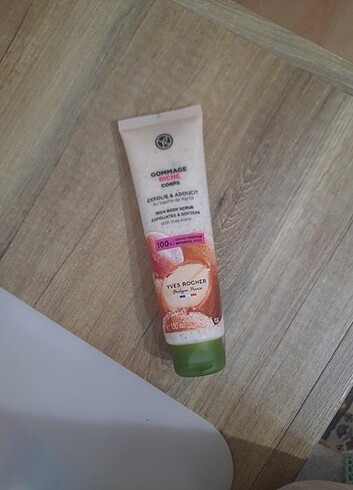 Yves Rocher Body Scrub