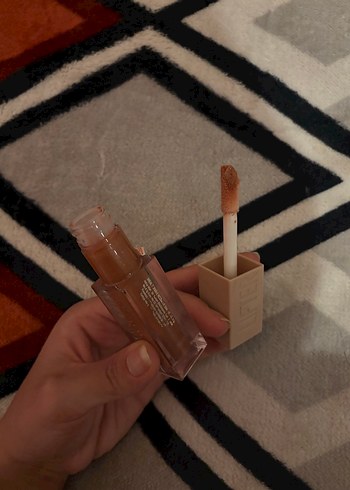 Parlak Bej Renkli Ruj - Görsel 3