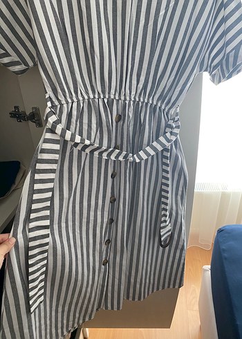 xl Beden V Yaka Düğmeli Gri Çizgili Midi Elbise