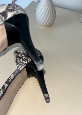 LC Waikiki Gri Yılan Desenli Stiletto