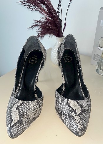 Gri Yılan Desenli Stiletto