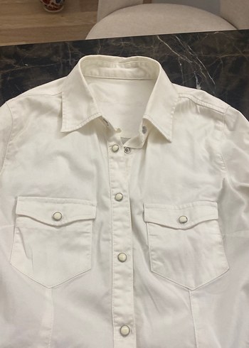 Düğmeli Beyaz Kısa Kollu Keten Gömlek - Görsel 3