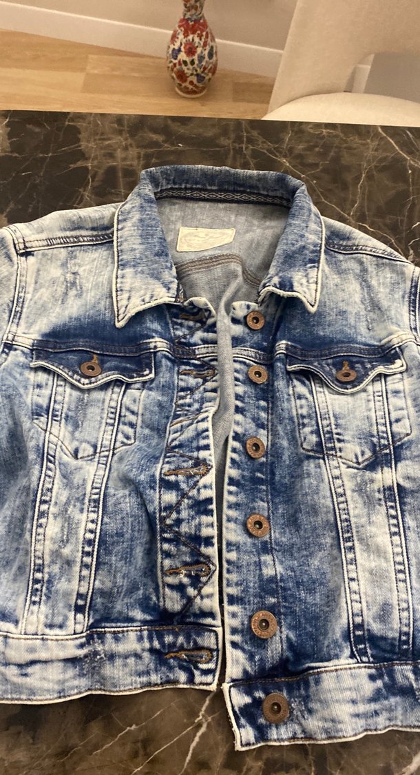 Düğmeli Kısa Kollu Batik Desen Kadın Kot Ceket - Görsel 4