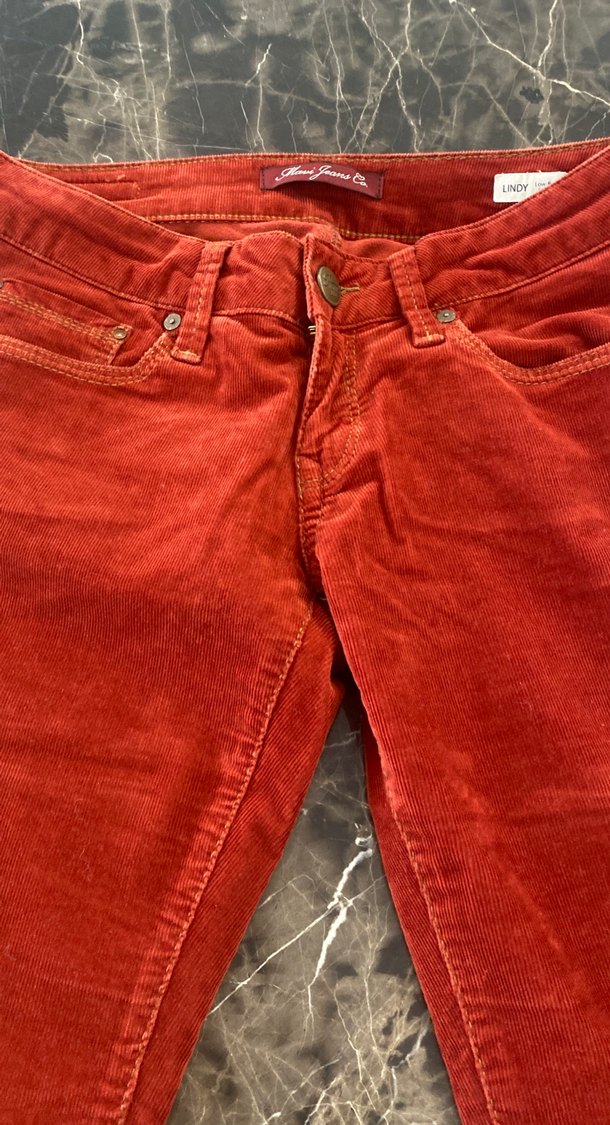 Düğmeli Kırmızı Süet Kadın Pantolon - Görsel 2