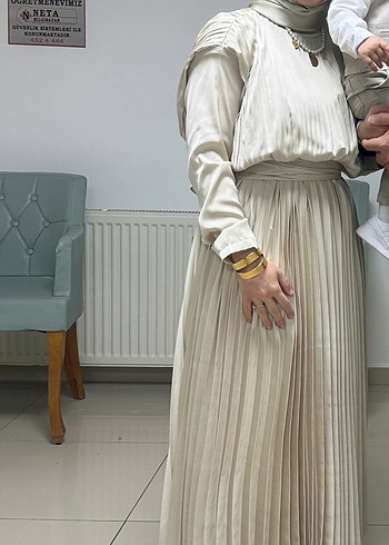 Bej Piliseli Uzun Kadın Elbise (Melike tatar) - Görsel 3