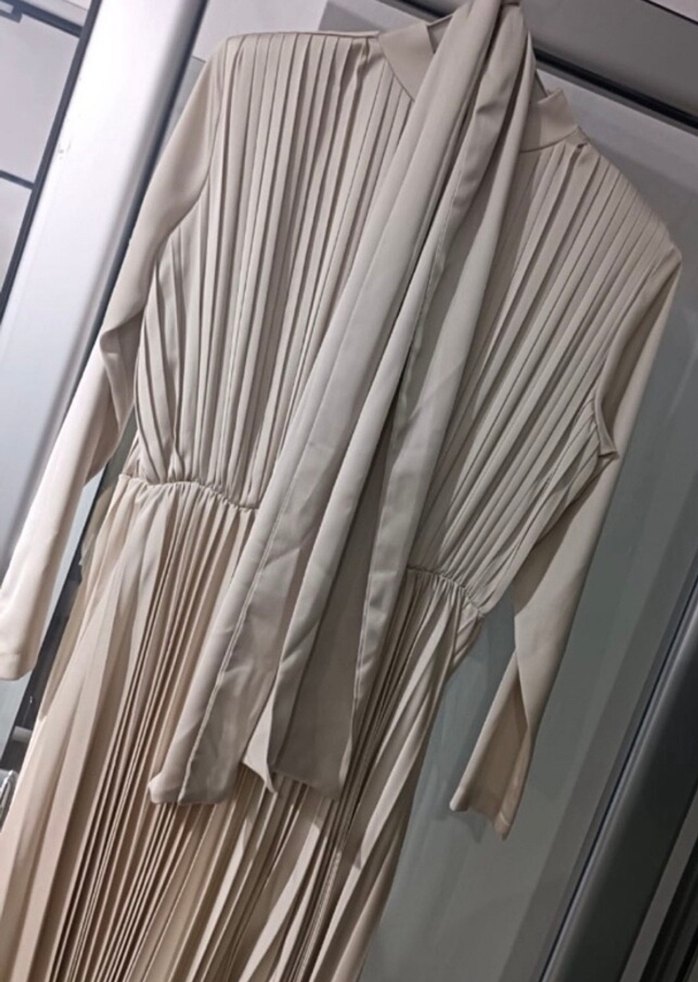 Bej Piliseli Uzun Kadın Elbise (Melike tatar) - Görsel 2