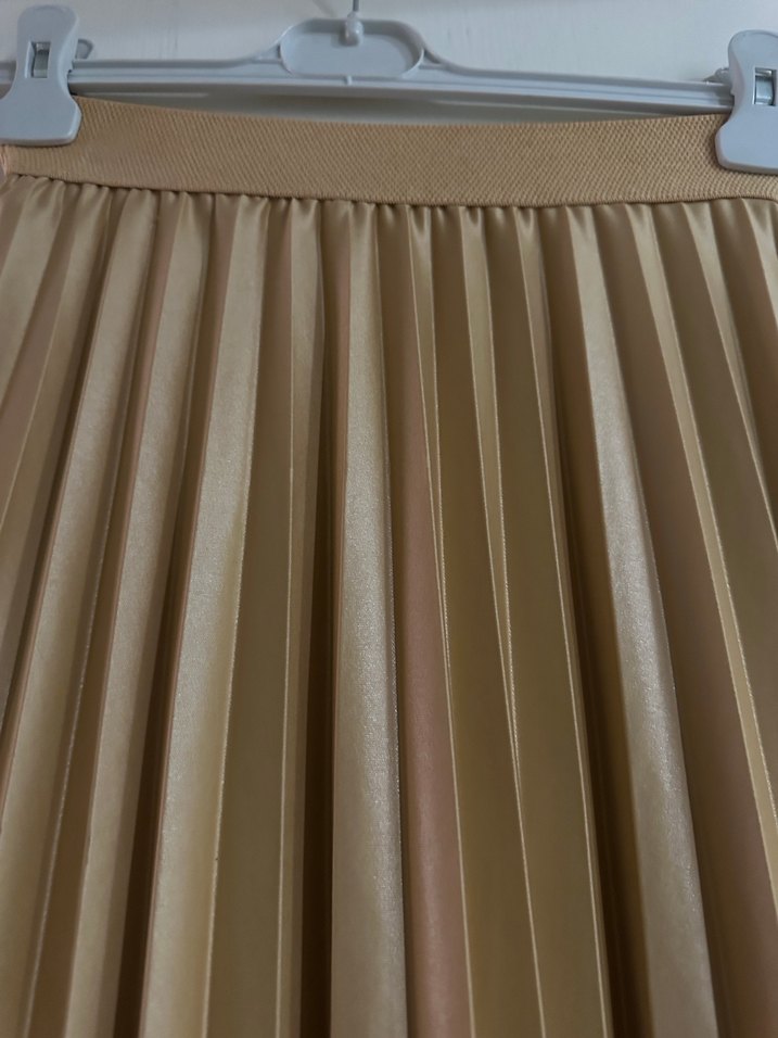 Gold parlak Pileli Etek - Görsel 3