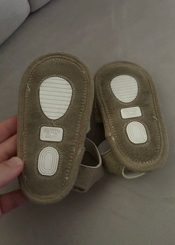 21 Beden Bej Süet Erkek Çocuk Tokalı Sandalet