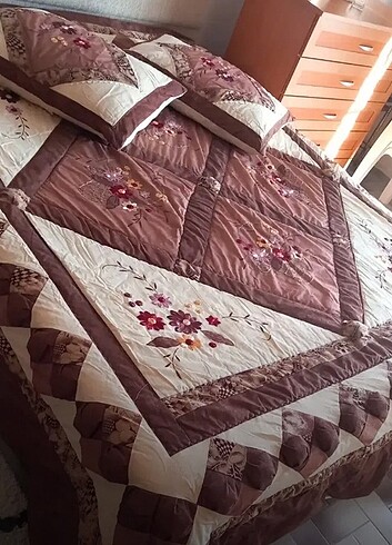  Beden Yamali temiz yatak örtüsü ve yastıklar 
