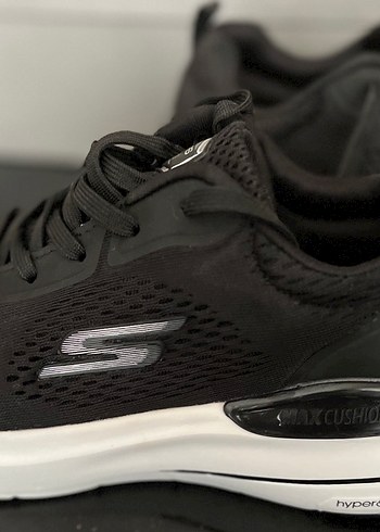 Skechers 42
