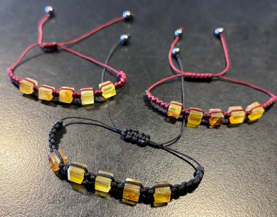 Kadın Kehribar Altın Renk Makrome Örme Bileklik - Görsel 2