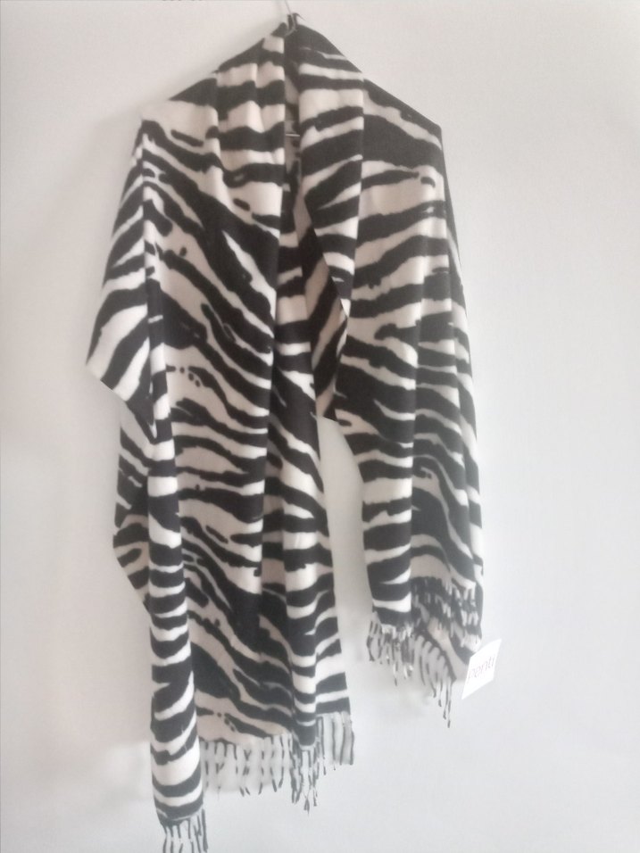 Penti Zebra Desenli Yumuşak Dokulu Atkı - Görsel 4