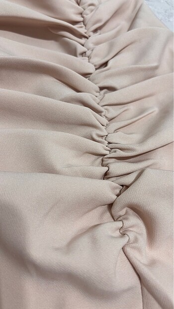 Yırtmaçlı büzgülü etek - Görsel 2