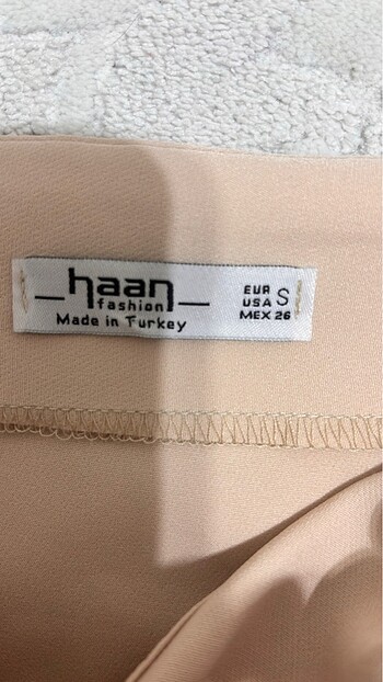 Yırtmaçlı büzgülü etek - Görsel 3