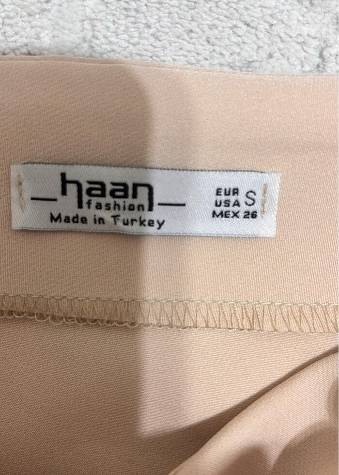 Yırtmaçlı büzgülü etek - Görsel 3