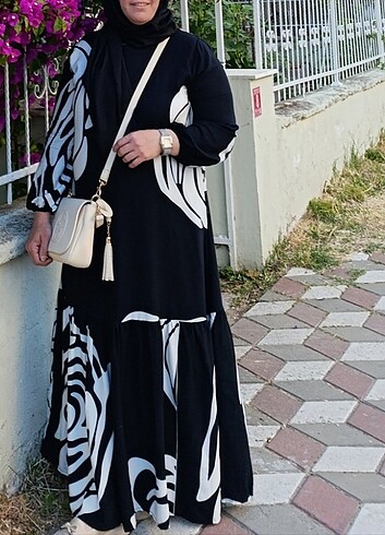 Kolları lastikli 1kez kullanıldı özel dikim elbise