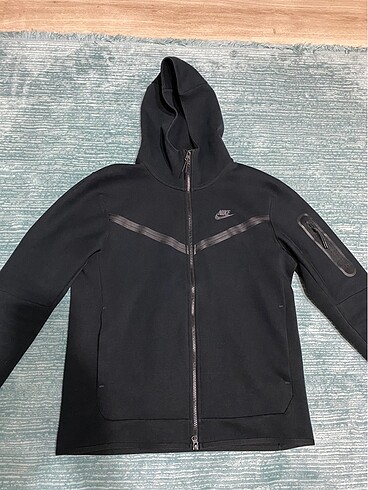 m Beden Nike Tech Fleece