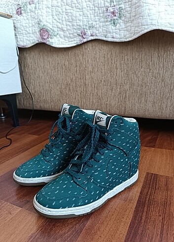 38 Beden çeşitli Renk NIKE DOLGU TOPUK SPOR AYAKKABI