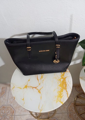 Michael Kors Siyah Siklik Ve Pratiklik