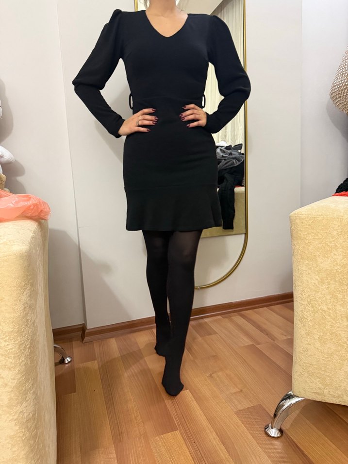 Siyah V Yakalı Triko Mini Elbise - Görsel 3