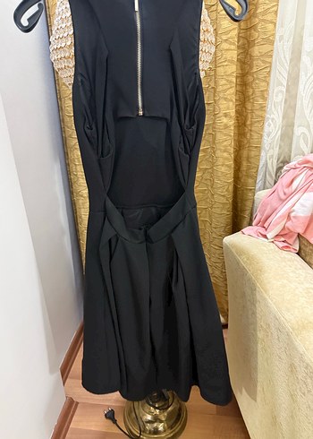 Siyah midi sırt dekolteli pileli elbise - Görsel 3