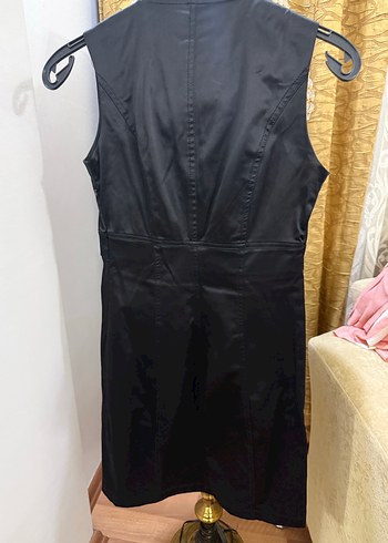 Siyah V Yaka Kemerli Midi Elbise saten - Görsel 3