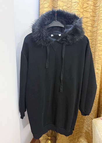 Kürk Detaylı Siyah Kapüşonlu Sweatshirt Elbise - Görsel 4
