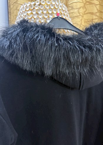 Kürk Detaylı Siyah Kapüşonlu Sweatshirt Elbise - Görsel 3