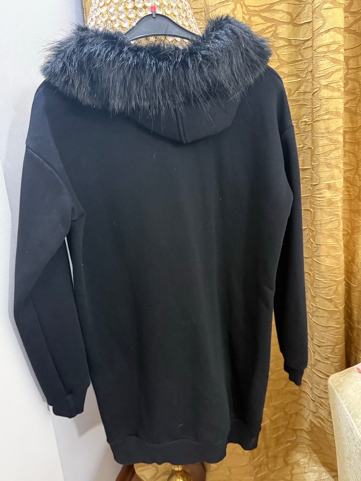 Kürk Detaylı Siyah Kapüşonlu Sweatshirt Elbise - Görsel 2