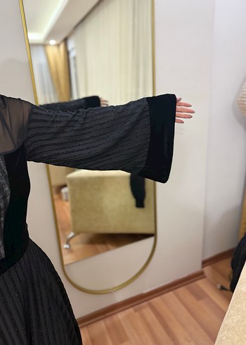 Siyah Pilili Mini  Elbise ispanyol kol kadife detaylı şık - Görsel 2