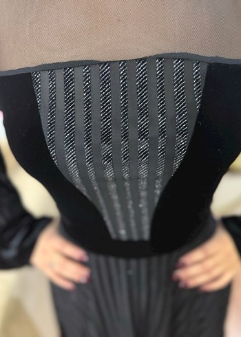 Siyah Pilili Mini  Elbise ispanyol kol kadife detaylı şık - Görsel 3