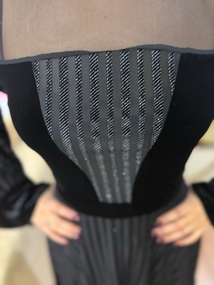 Siyah Pilili Mini  Elbise ispanyol kol kadife detaylı şık - Görsel 3