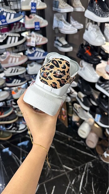 39 Beden beyaz Renk Alexander Mcqueen 36-40 numara arası