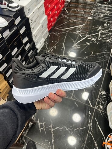 43 Beden Adidas 40-44 numara arası