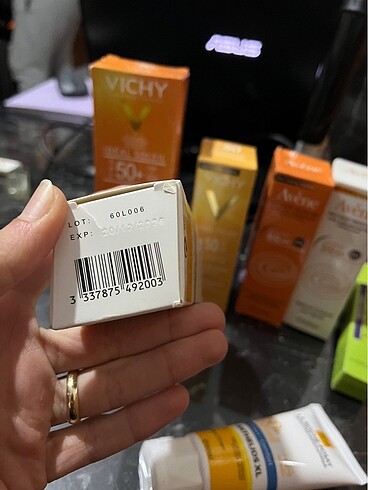  Beden La Roche Posay Anthelios XL SPF 60+ Renkli Güneş Jel Krem 60 ml
