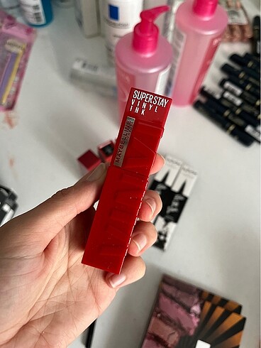 Maybelline Super Stay Vinyl Ink Uzun Süre Kalıcı Likit Parlak Ru