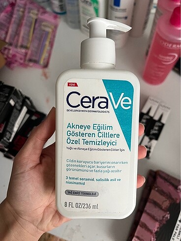 Cerave Akneye Eğilim Gösteren 236 ml Ciltlere Özel Temizleyici J